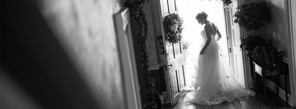 The bride and the wedding dress from behind. A photo that you want to include in your wedding photo shot list.