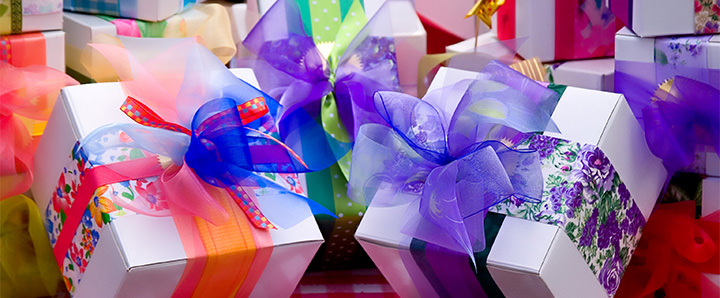 The bridal shower gifts article cover photo. This is a photo of gifts wrapped on a table for the bride