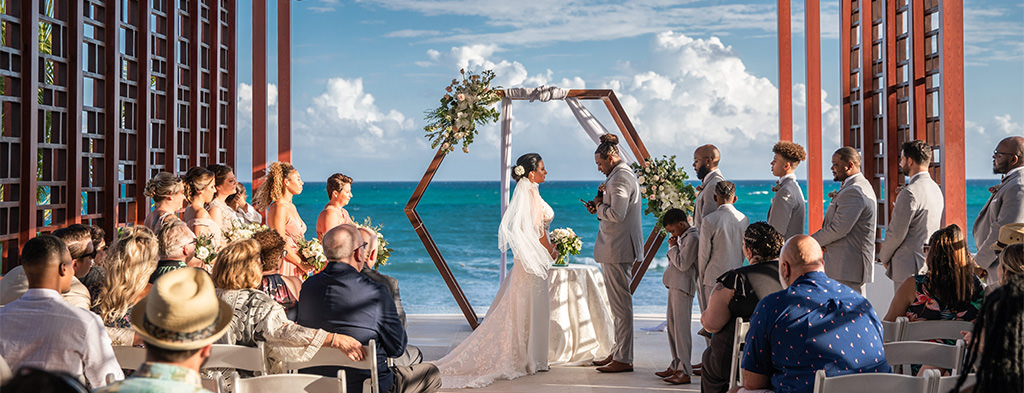 A bride and groom groom getting married in Mexico at their destination wedding.