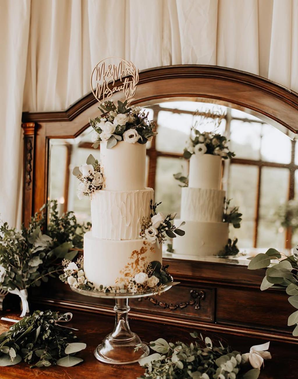 A beautiful 3-tier wedding cake